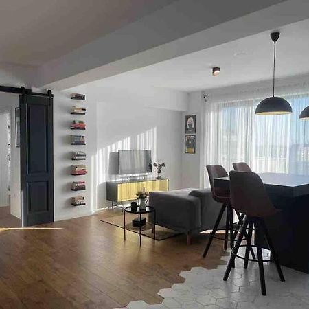 Modern 2-Bedroom Apartment In New Residence Крайова Экстерьер фото