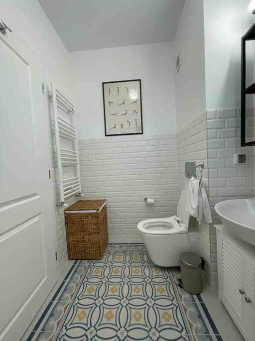 Modern 2-Bedroom Apartment In New Residence Крайова Экстерьер фото